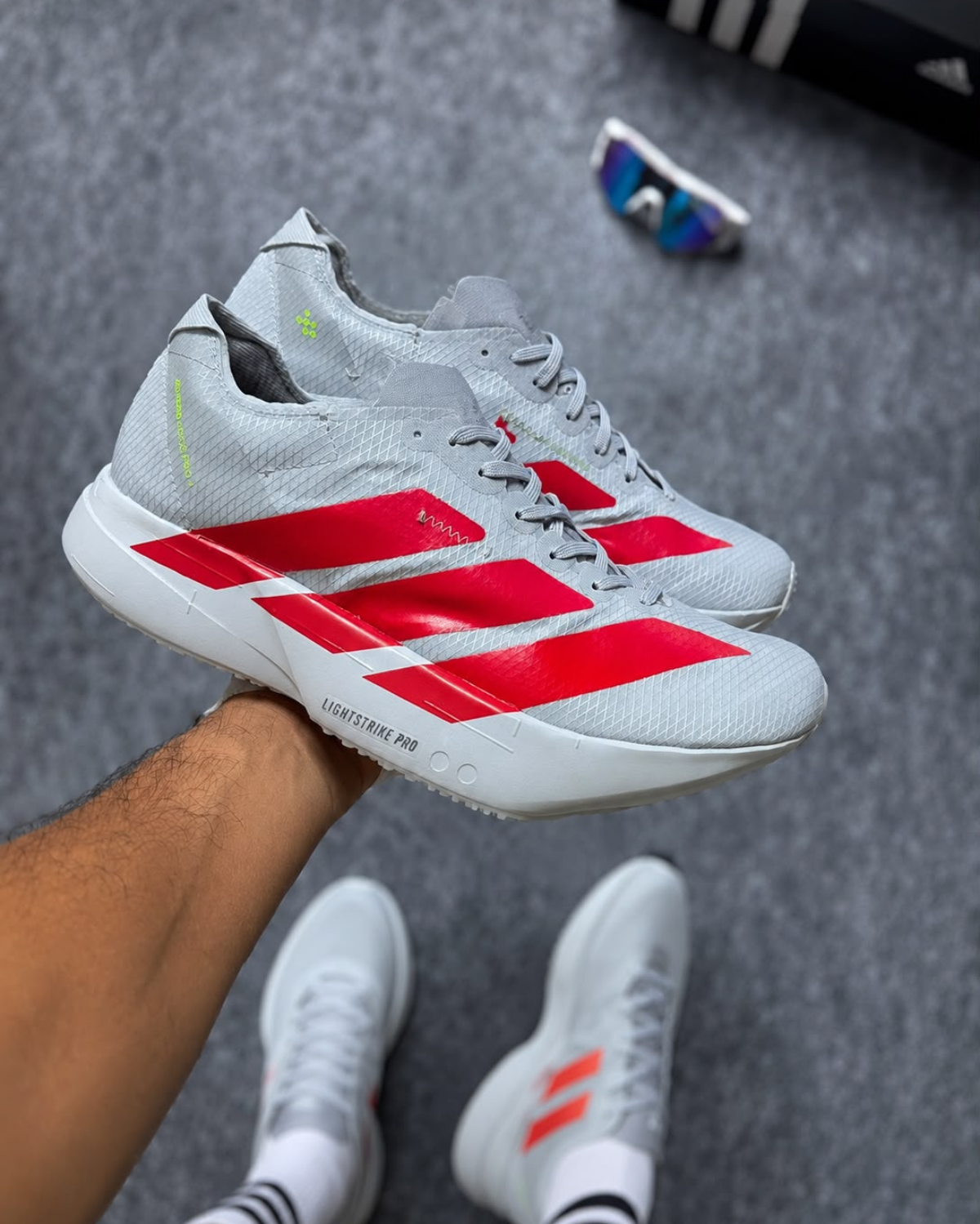 Adizero Adios PRO 4 Cinza com vermelho