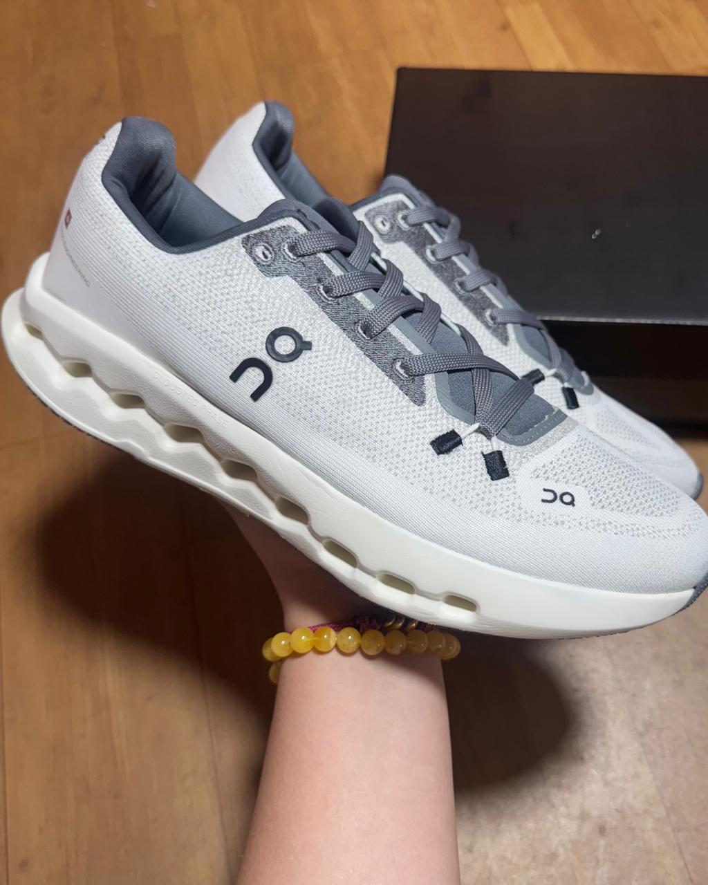 ON cloud Grey